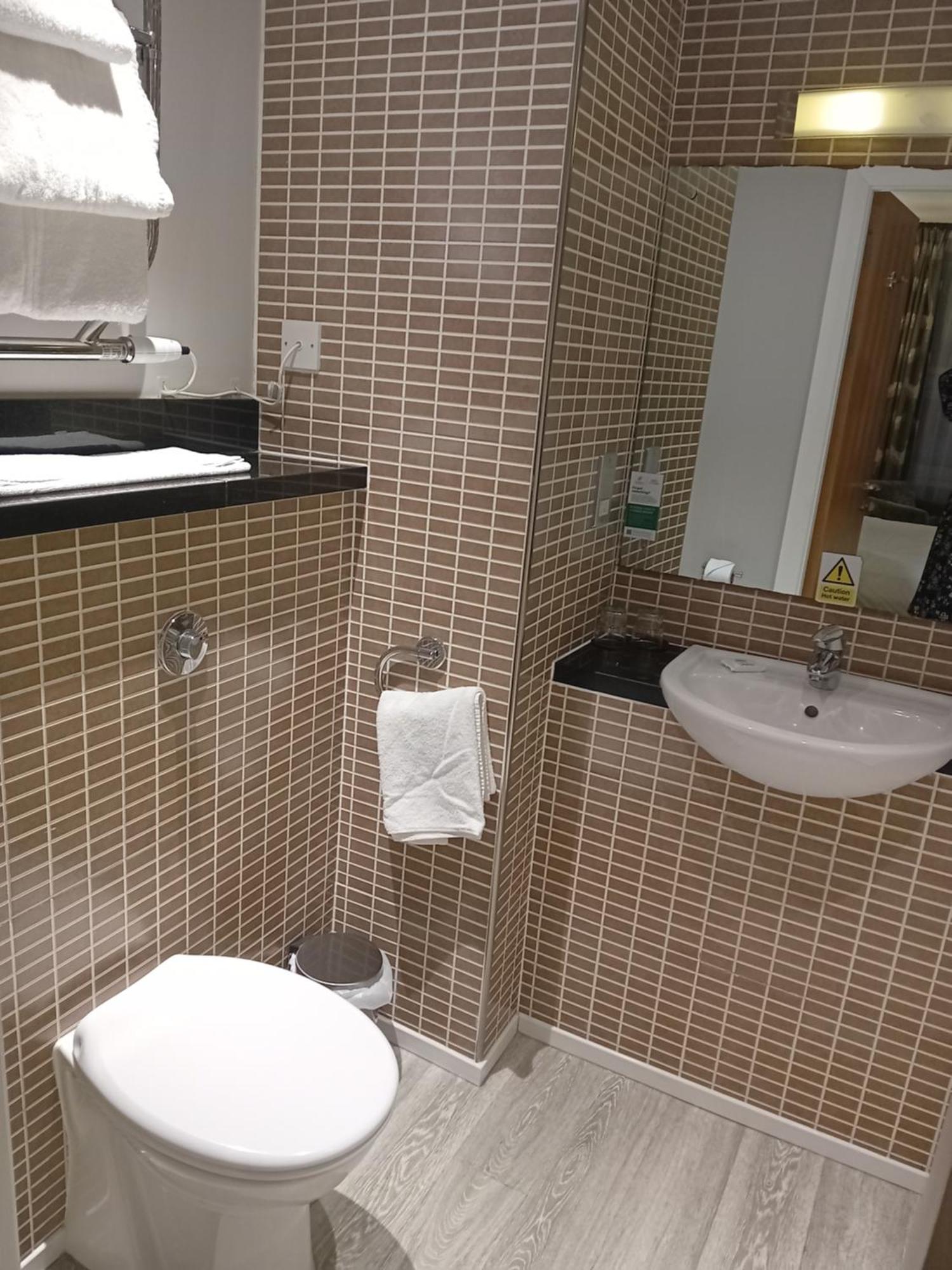Holiday Inn Dumfries By Ihg Exterior foto