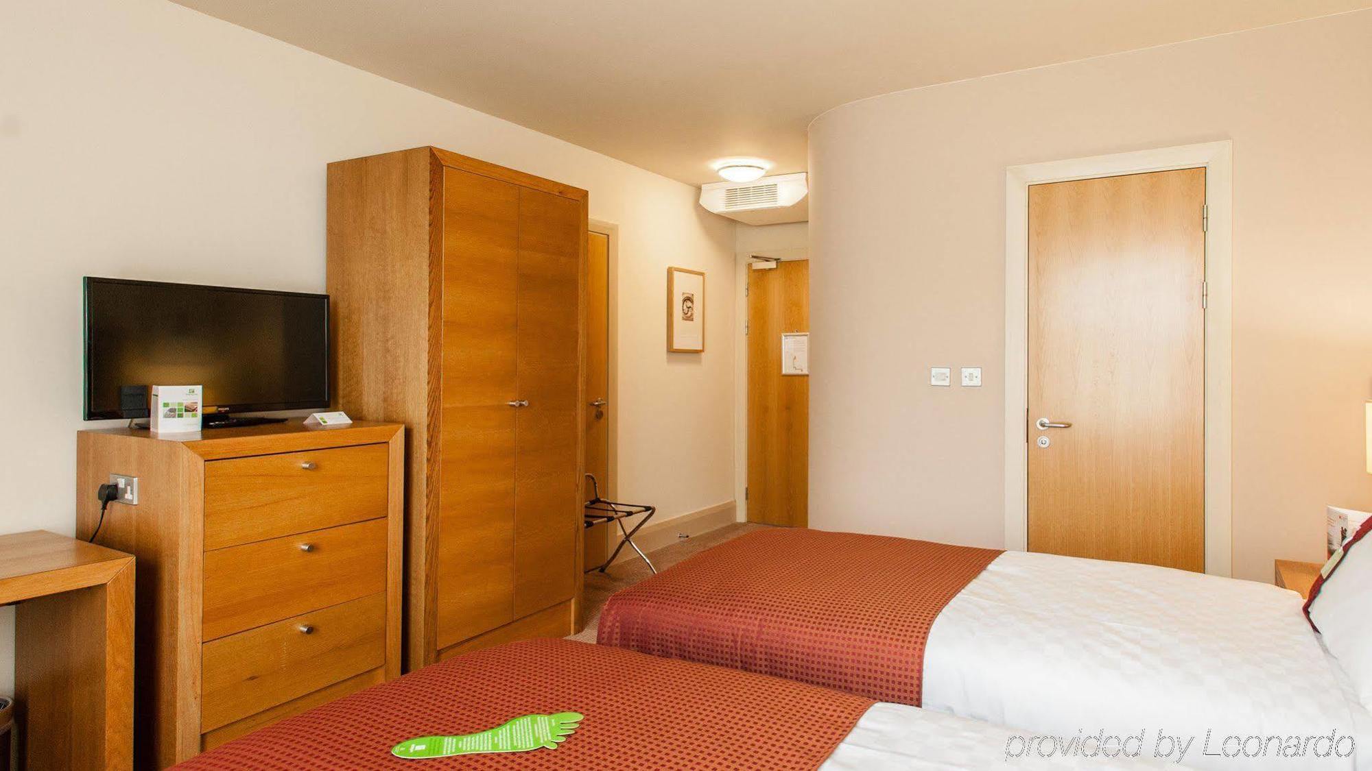 Holiday Inn Dumfries By Ihg Exterior foto